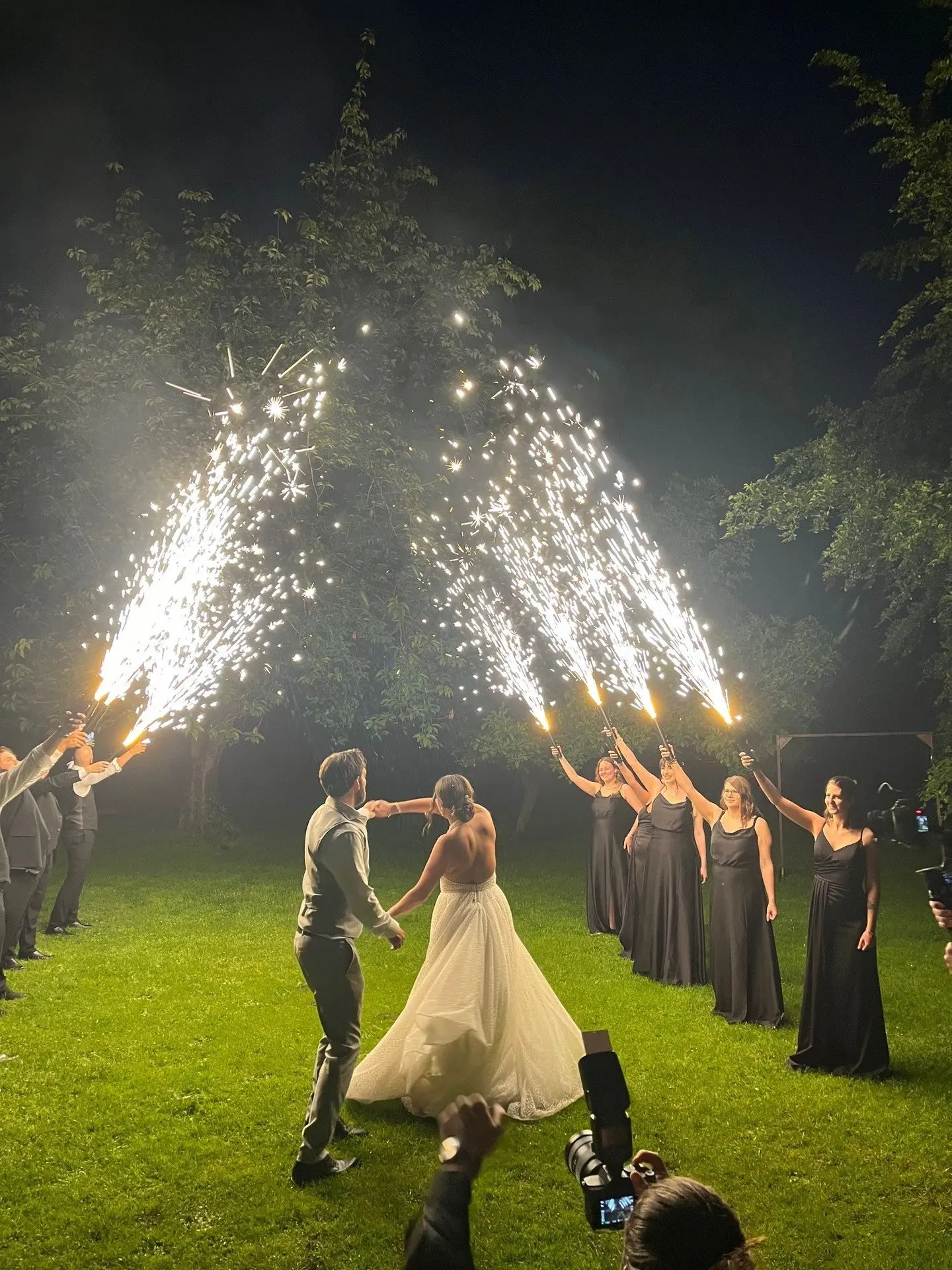 Mariage avec effet lumineux et artifice à froid